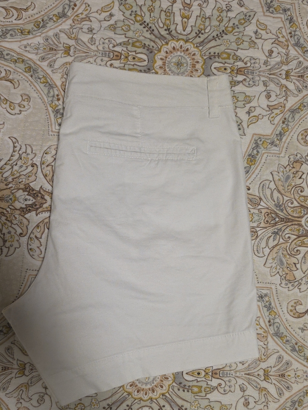 Old Navy Cream Casual Bermuda Shorts